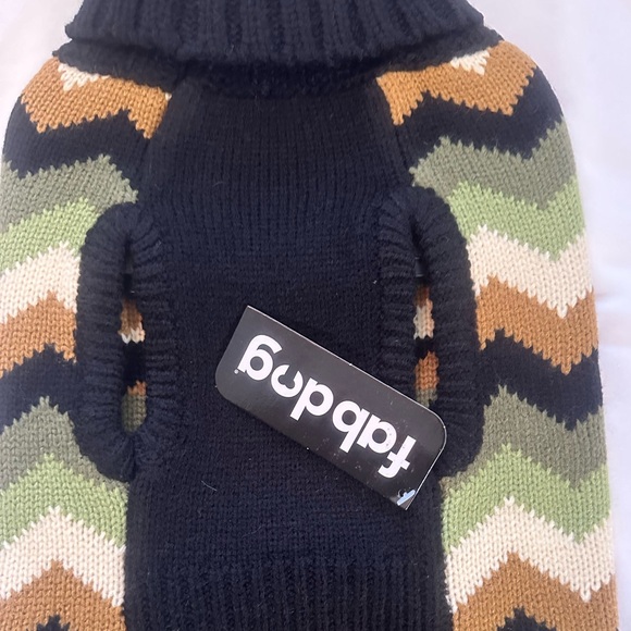 FabDog sweater (Black/Green) 14” and 20” - Picture 4 of 5